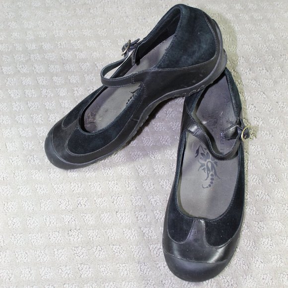 Merrell Plaza Size 11 Black Suede Leather Mary Janes - Picture 1 of 6
